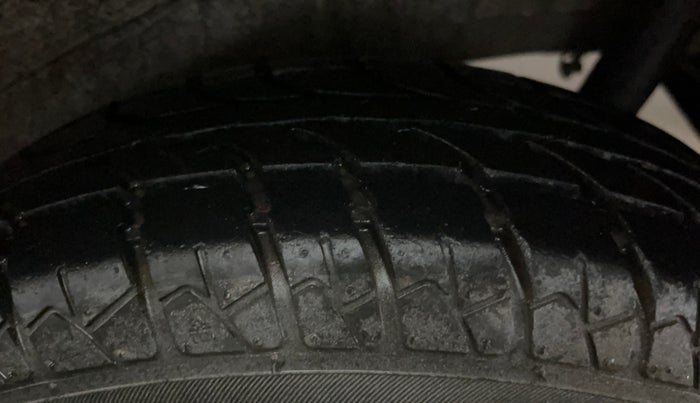 2015 Maruti Wagon R 1.0 LXI, Petrol, Manual, 40,726 km, Left Rear Tyre Tread