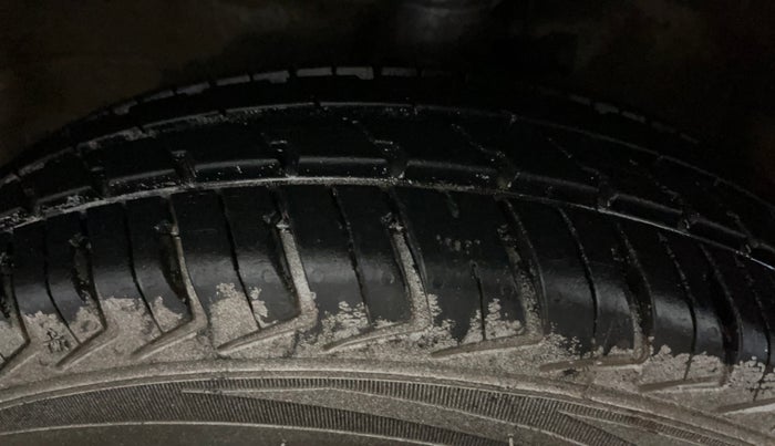 2015 Maruti Wagon R 1.0 LXI, Petrol, Manual, 40,726 km, Left Front Tyre Tread