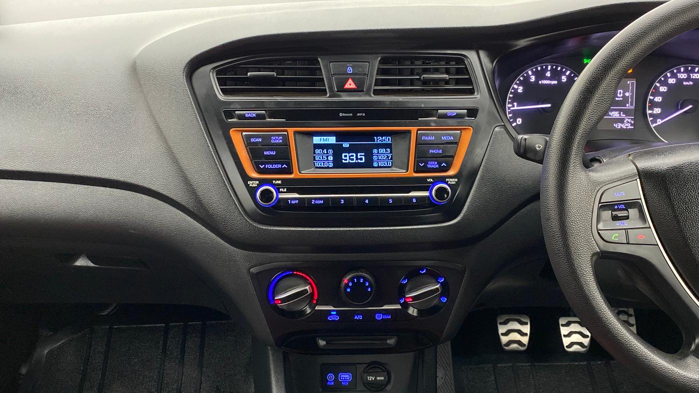 2017 Hyundai i20 Active 1.2 S, Petrol, Manual, 43,470 km, Air Conditioner