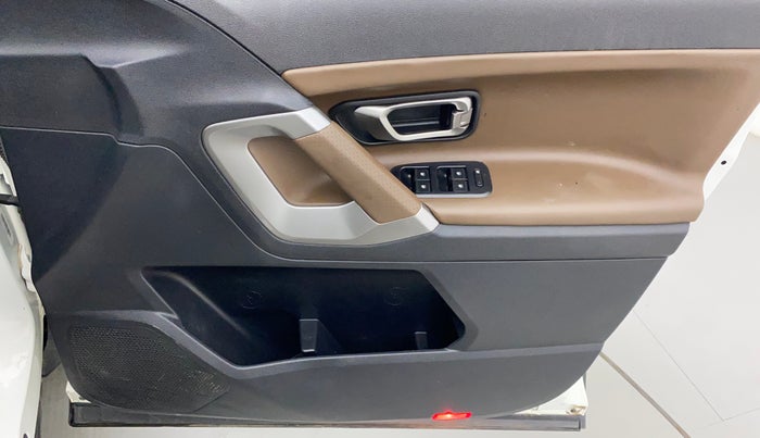 2022 Tata Harrier XZ SUNROOF 2.0L, Diesel, Manual, 22,990 km, Driver Side Door Panels Control
