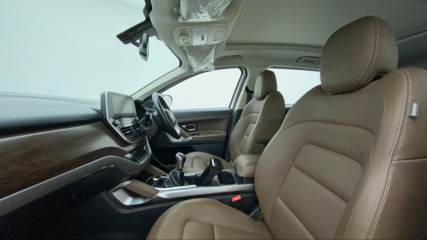 2022 Tata Harrier XZ SUNROOF 2.0L, Diesel, Manual, 22,990 km, Right Side Front Door Cabin