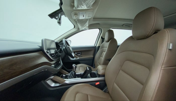 2022 Tata Harrier XZ SUNROOF 2.0L, Diesel, Manual, 22,990 km, Right Side Front Door Cabin