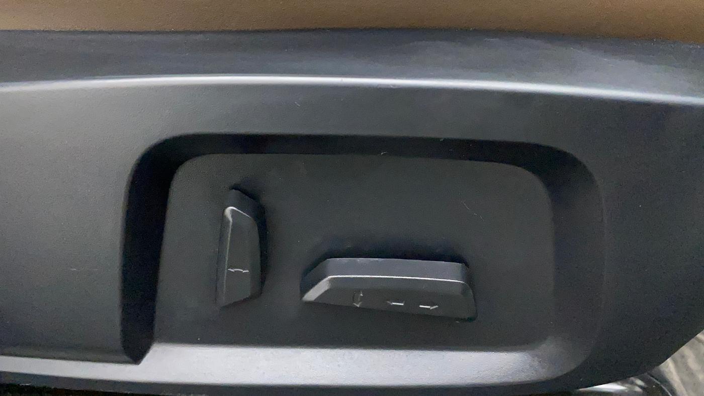 2022 Tata Harrier XZ SUNROOF 2.0L, Diesel, Manual, 22,990 km, Driver Side Adjustment Panel