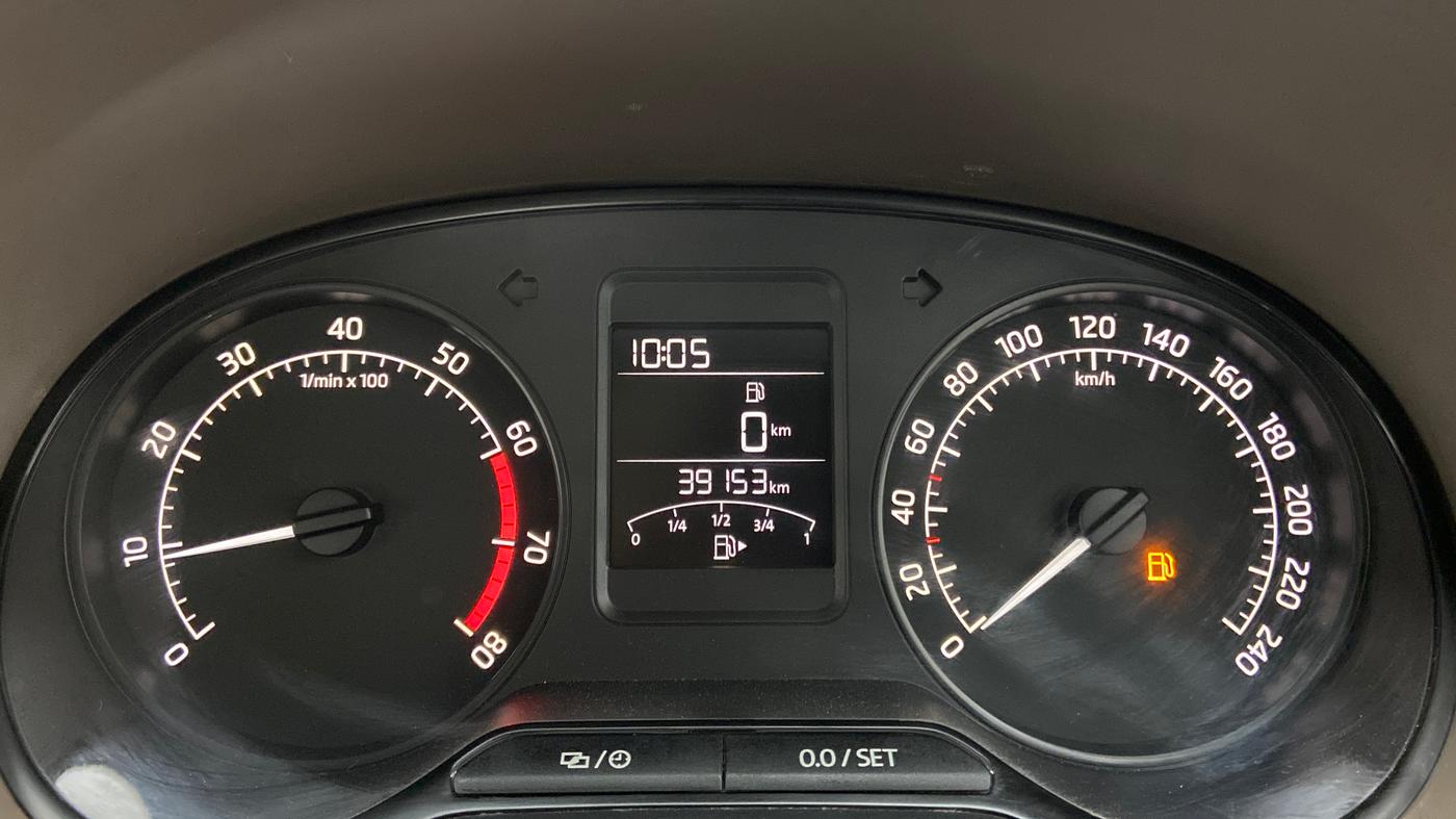 2016 Skoda Rapid AMBITION 1.6 MPI MT, Petrol, Manual, 39,365 km, Odometer Image