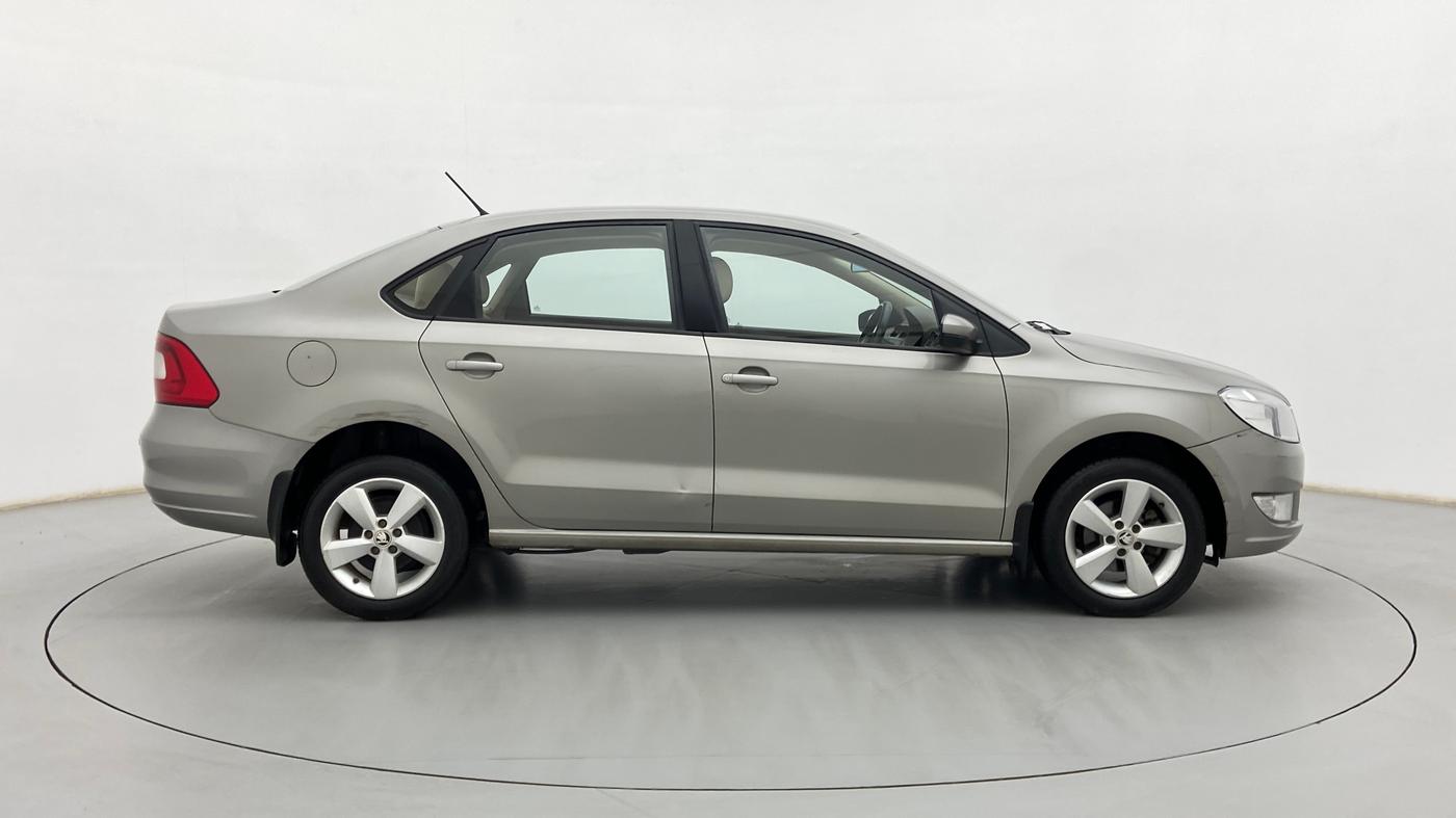 2016 Skoda Rapid AMBITION 1.6 MPI MT, Petrol, Manual, 39,365 km, Right Side View
