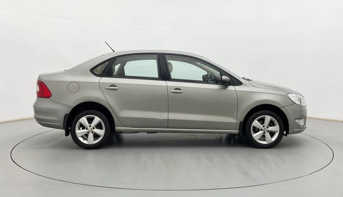 2016 Skoda Rapid AMBITION 1.6 MPI MT, Petrol, Manual, 39,365 km, Right Side View