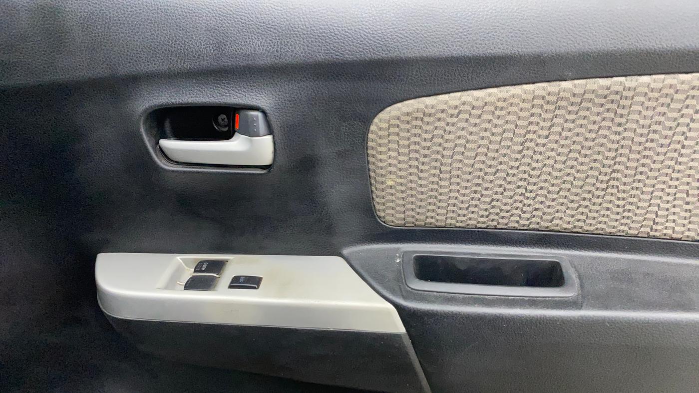 2015 Maruti Wagon R 1.0 LXI, Petrol, Manual, 63,611 km, Driver Side Door Panels Control