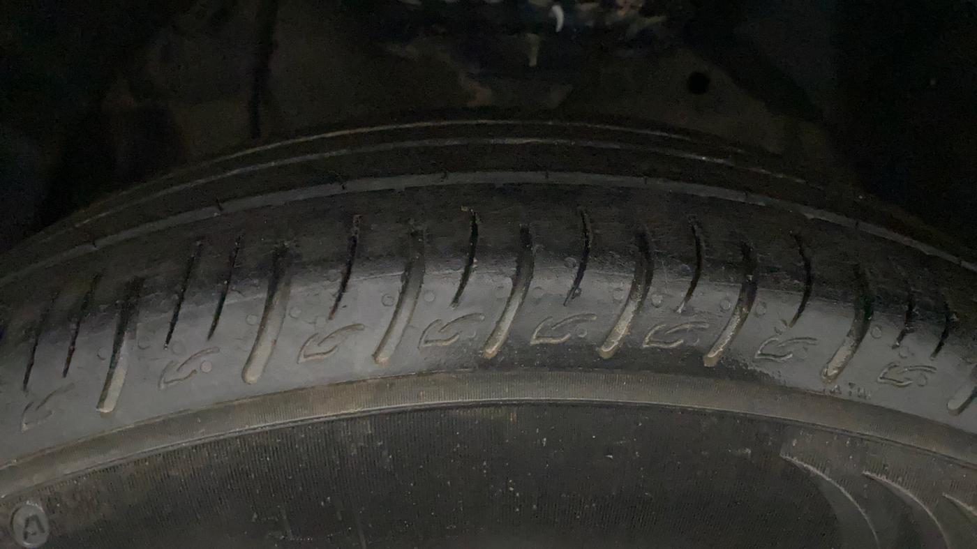 2022 Mahindra XUV300 W4 1.2 PETROL, Petrol, Manual, 40,334 km, Left Front Tyre Tread