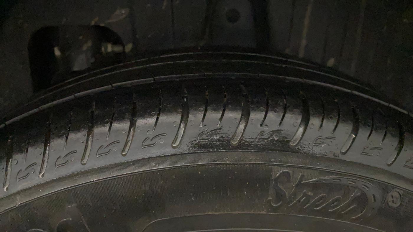 2022 Mahindra XUV300 W4 1.2 PETROL, Petrol, Manual, 40,334 km, Left Rear Tyre Tread