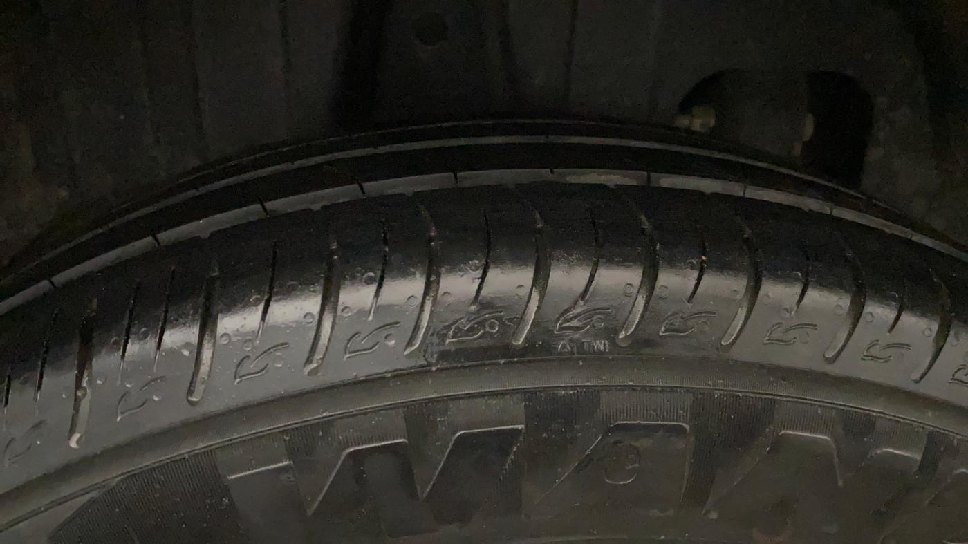 2022 Mahindra XUV300 W4 1.2 PETROL, Petrol, Manual, 40,334 km, Right Rear Tyre Tread