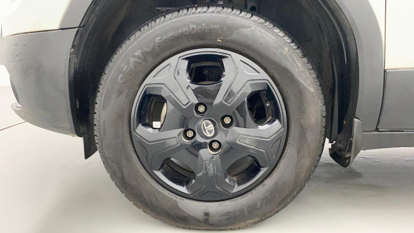 2021 Tata PUNCH ACCOMPLISHED MT, Petrol, Manual, 15,813 km, Left Front Wheel