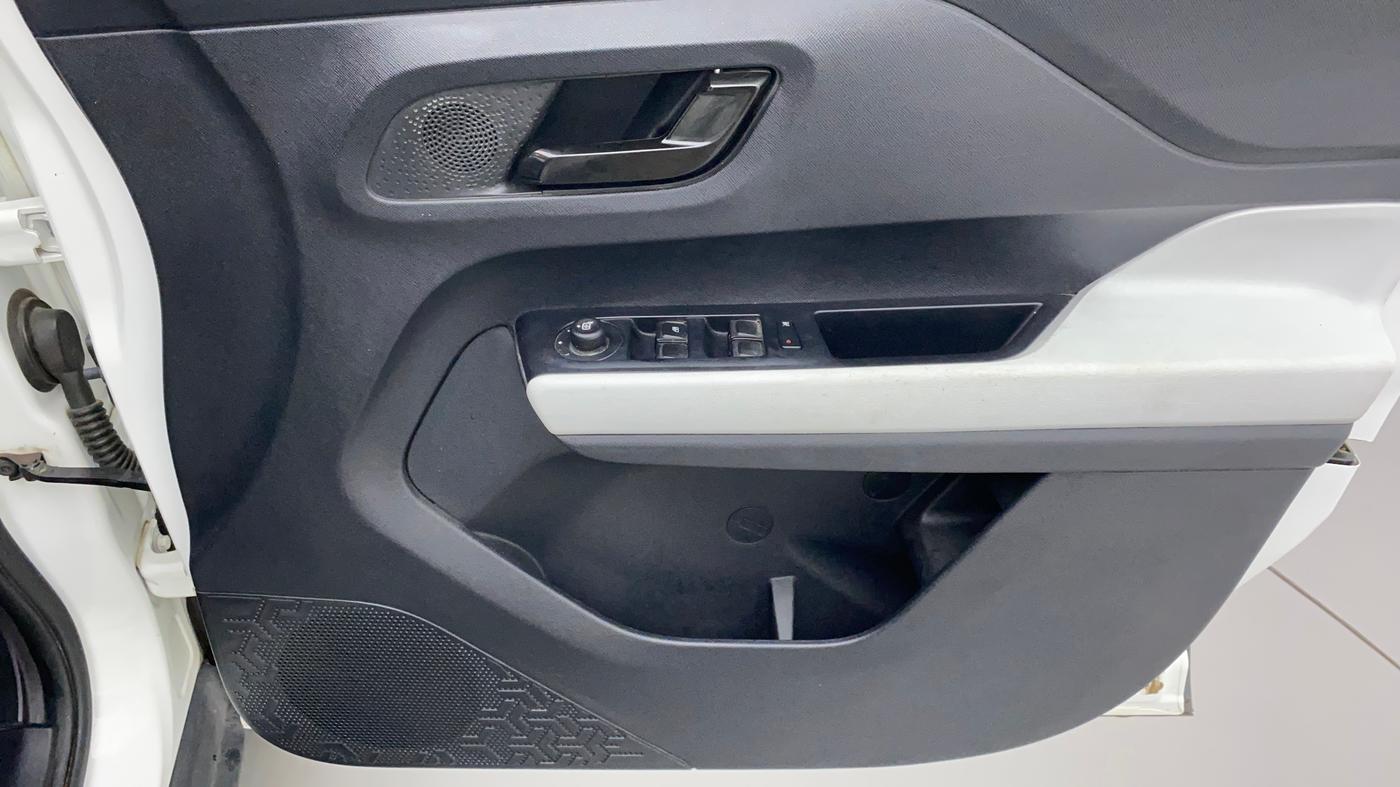 2021 Tata PUNCH ACCOMPLISHED MT, Petrol, Manual, 15,813 km, Driver Side Door Panels Control