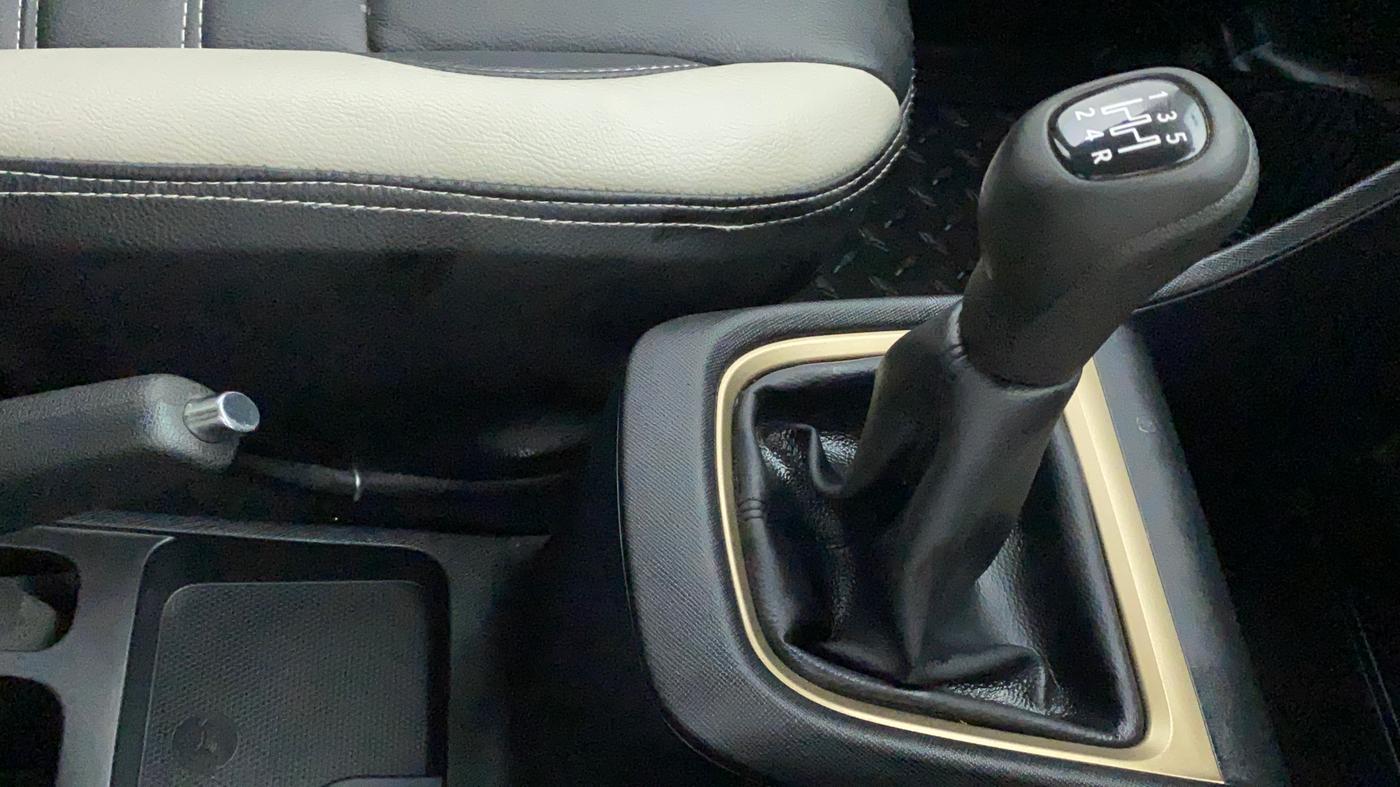 2021 Tata PUNCH ACCOMPLISHED MT, Petrol, Manual, 15,813 km, Gear Lever