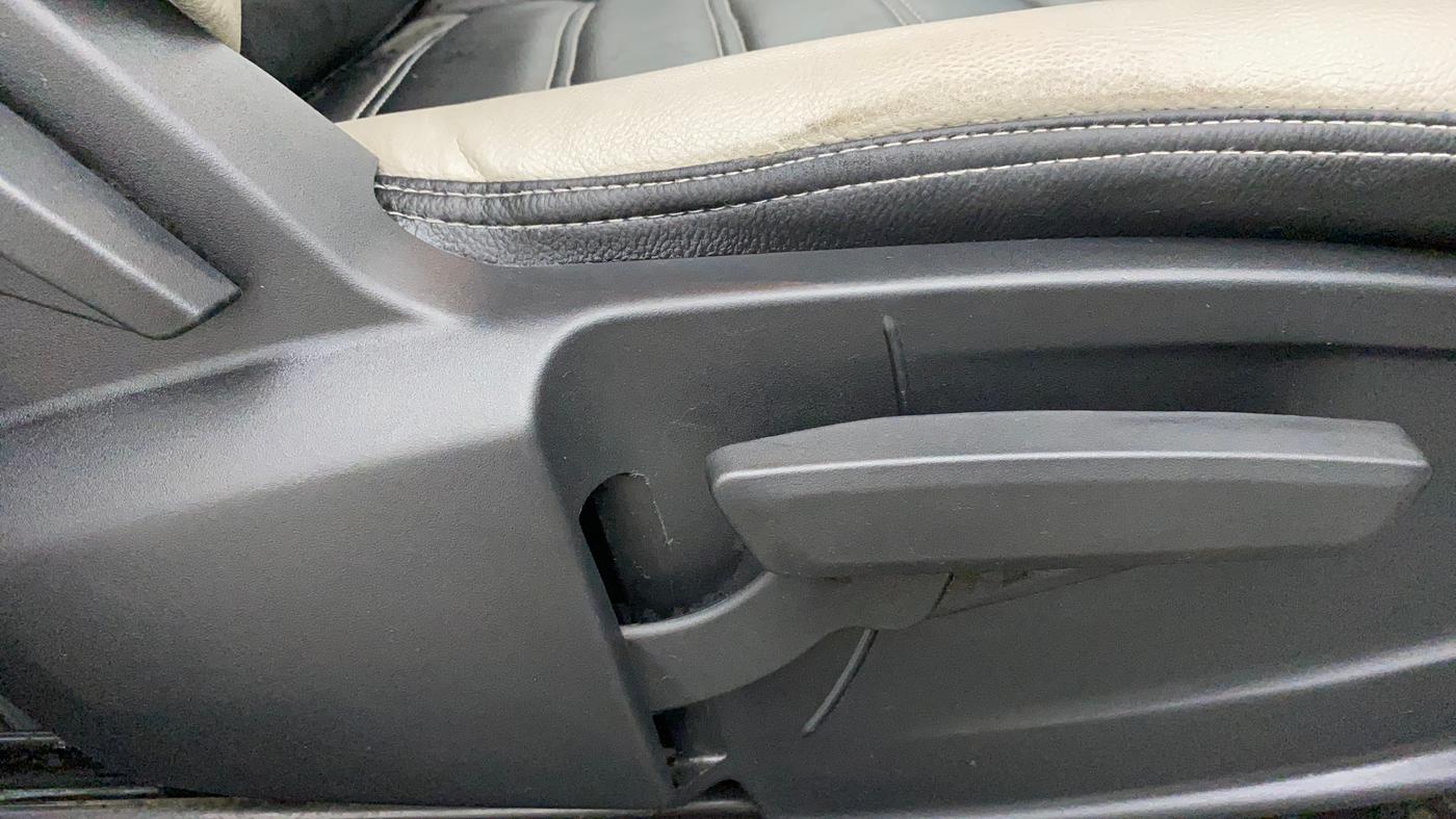 2021 Tata PUNCH ACCOMPLISHED MT, Petrol, Manual, 15,813 km, Driver Side Adjustment Panel