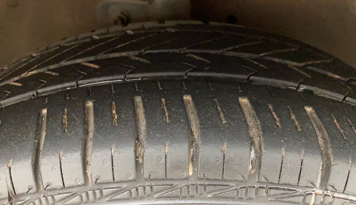 2014 Maruti Celerio VXI, Petrol, Manual, 50,965 km, Right Front Tyre Tread