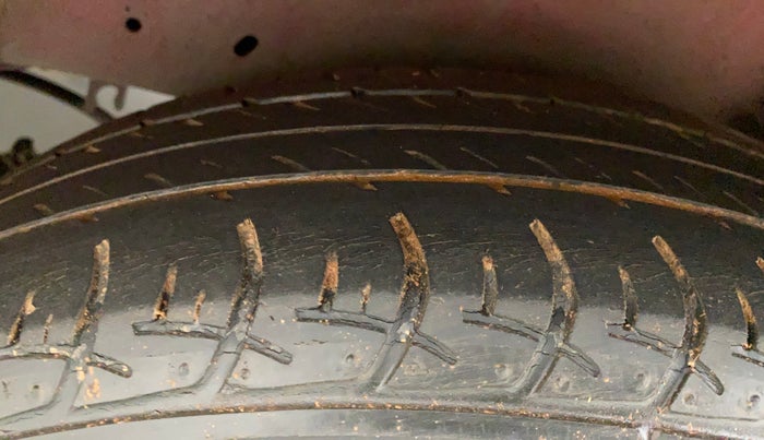 2014 Maruti Celerio VXI, Petrol, Manual, 50,965 km, Left Rear Tyre Tread