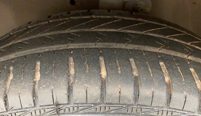 2014 Maruti Celerio VXI, Petrol, Manual, 50,965 km, Left Front Tyre Tread