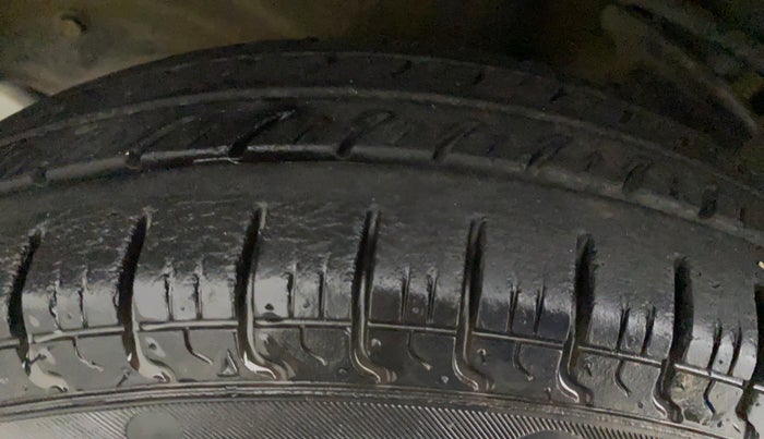 2018 Maruti Alto 800 LXI, Petrol, Manual, 9,370 km, Left Front Tyre Tread