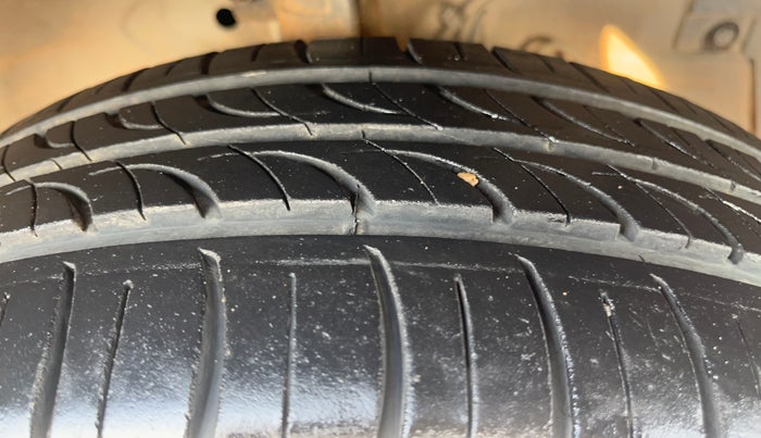 2013 Maruti Swift Dzire ZDI, Diesel, Manual, 1,26,838 km, Right Front Tyre Tread