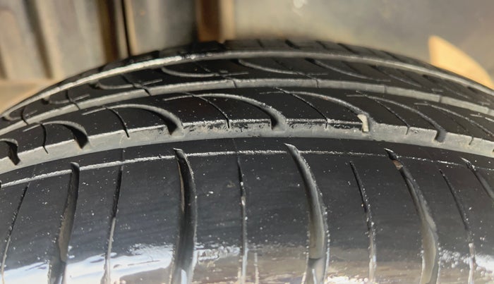 2013 Maruti Swift Dzire ZDI, Diesel, Manual, 1,26,838 km, Right Rear Tyre Tread