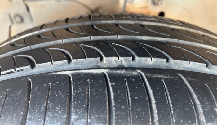 2013 Maruti Swift Dzire ZDI, Diesel, Manual, 1,26,838 km, Left Front Tyre Tread