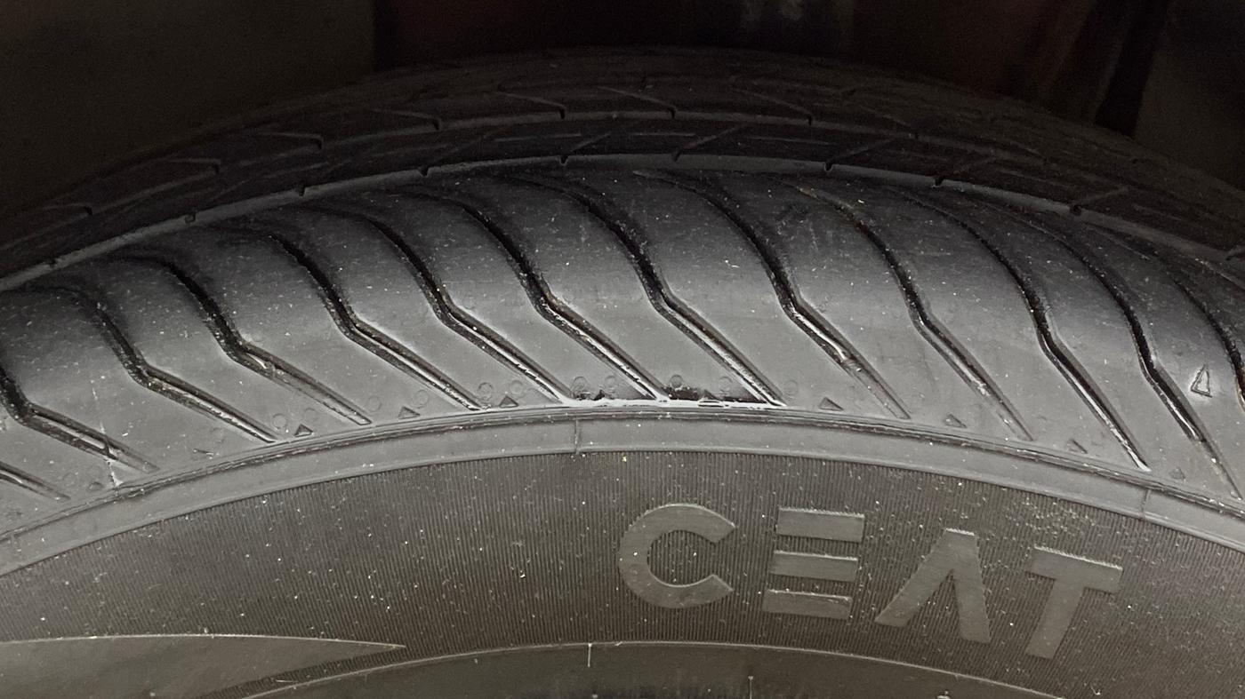 2021 Skoda KUSHAQ STYLE 1.0L TSI AT, Petrol, Automatic, 72,624 km, Left Front Tyre Tread