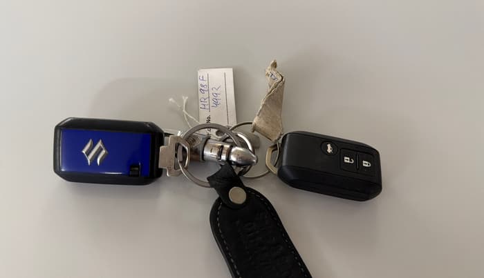 2022 Maruti Dzire ZXI CNG, CNG, Manual, 53,290 km, Key Close Up