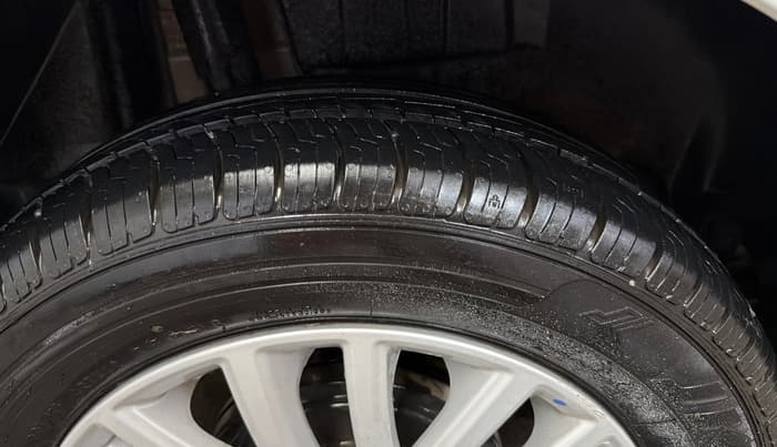 2022 Maruti Dzire ZXI CNG, CNG, Manual, 53,290 km, Right Rear Tyre Tread