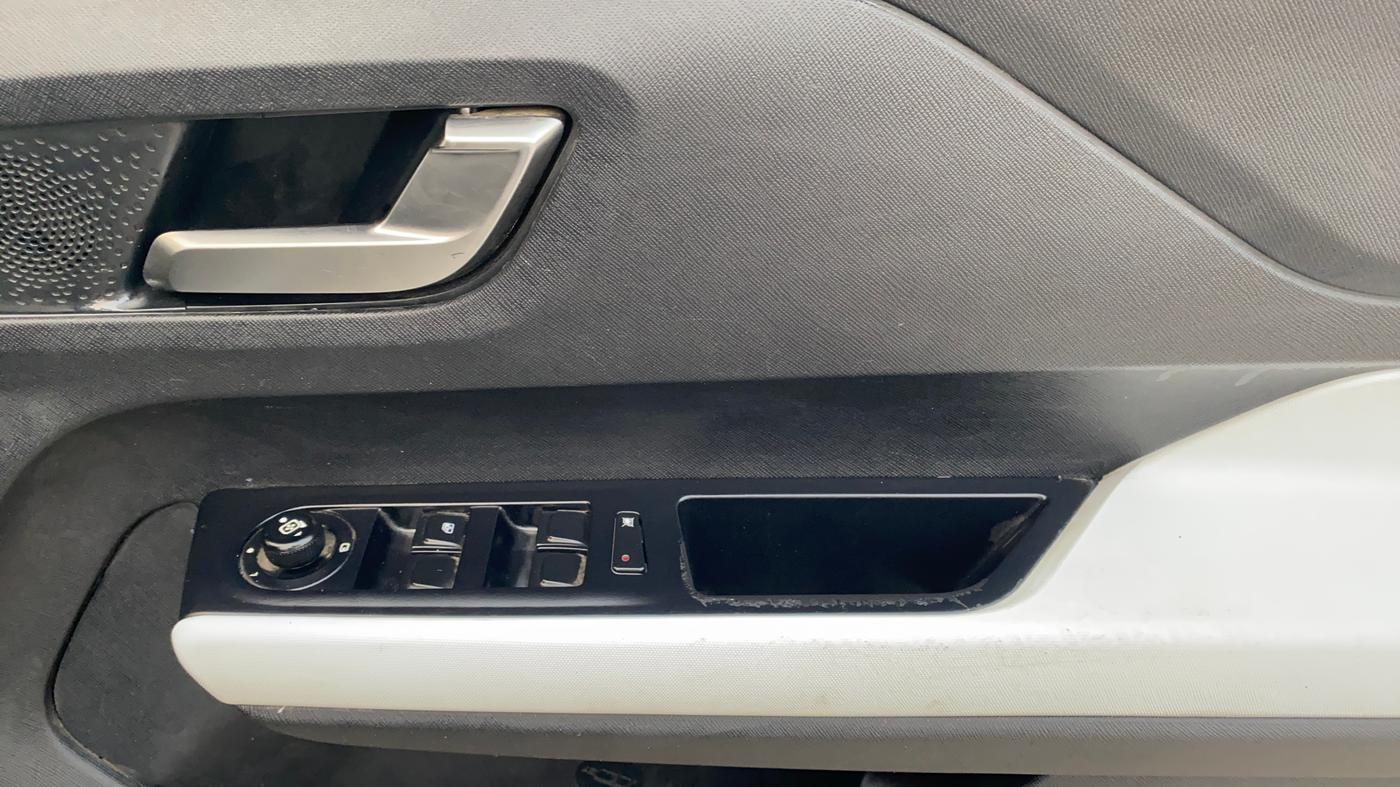 2021 Tata PUNCH CREATIVE  MT, Petrol, Manual, 35,032 km, Driver Side Door Panels Control