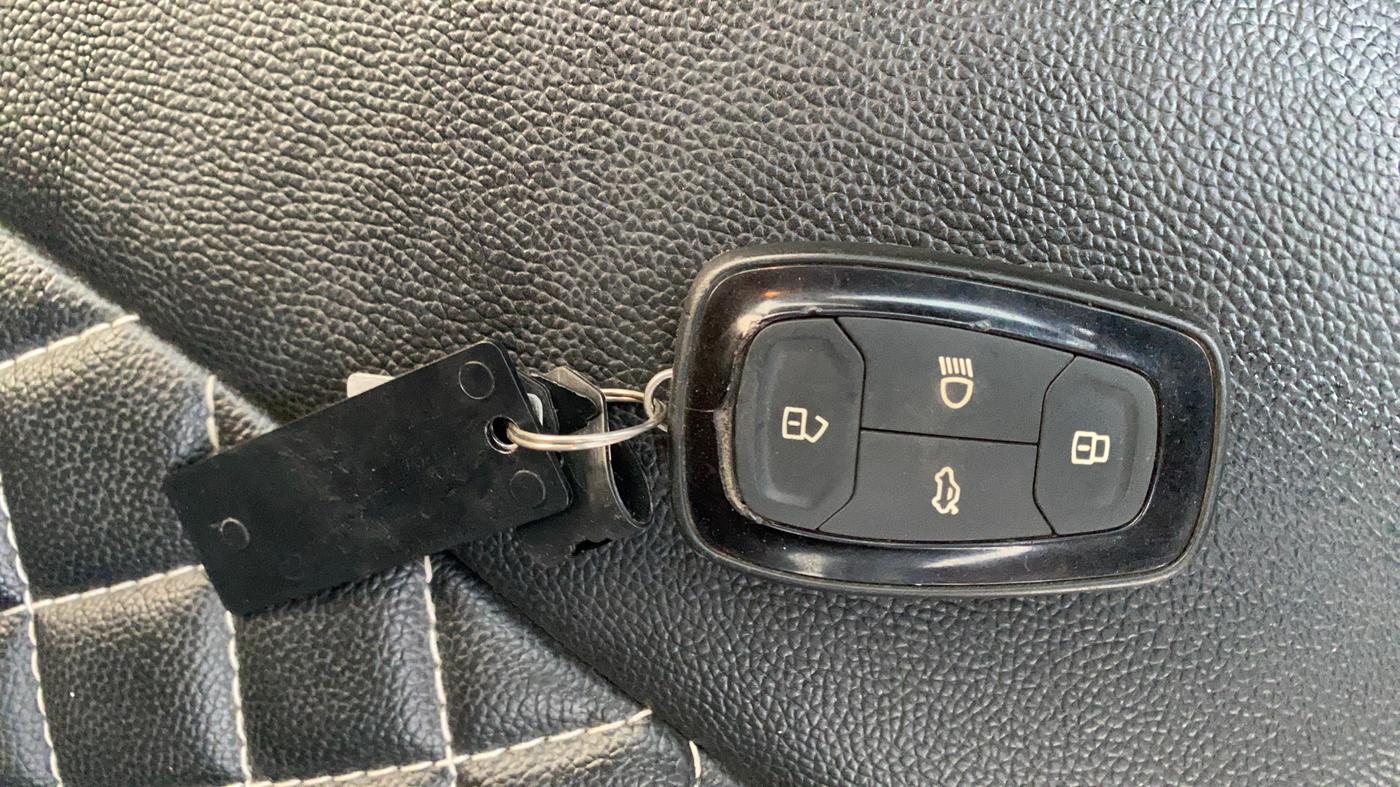 2021 Tata PUNCH CREATIVE  MT, Petrol, Manual, 35,032 km, Key Close Up