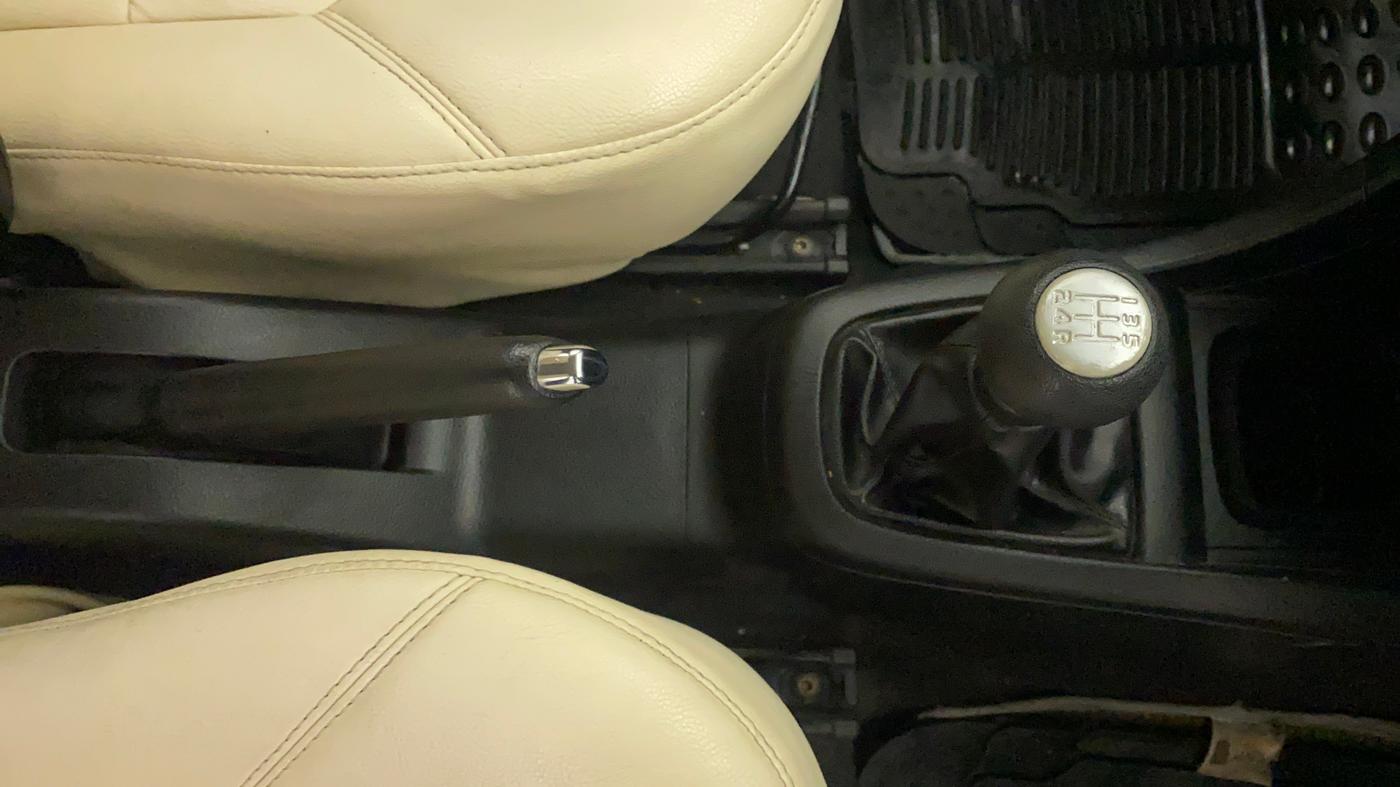 2012 Maruti Swift VXI, Petrol, Manual, 15,045 km, Gear Lever
