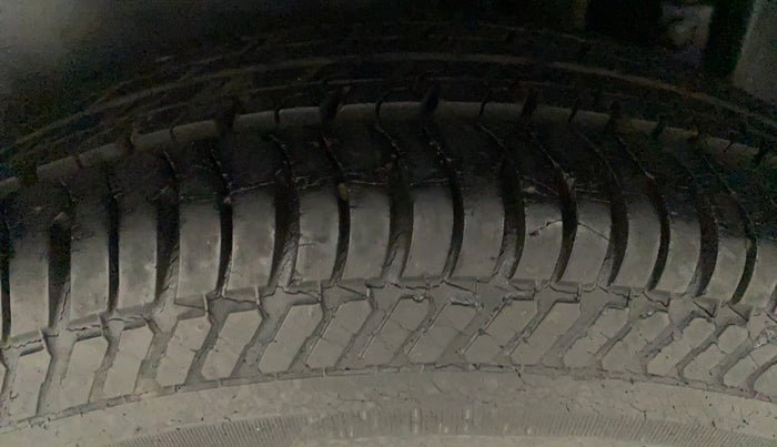 2012 Maruti Swift VXI, Petrol, Manual, 15,045 km, Left Rear Tyre Tread