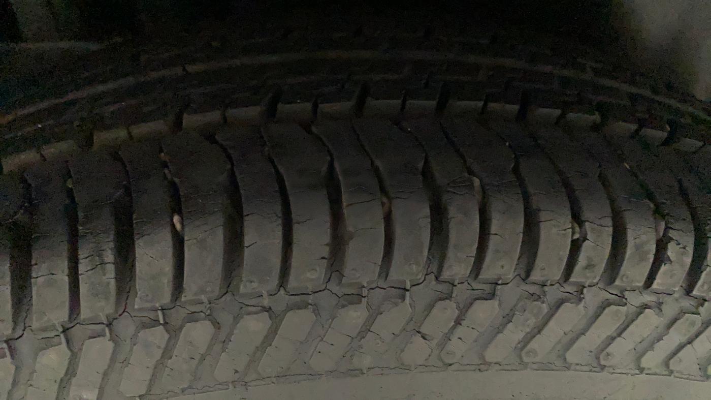 2012 Maruti Swift VXI, Petrol, Manual, 15,045 km, Right Rear Tyre Tread