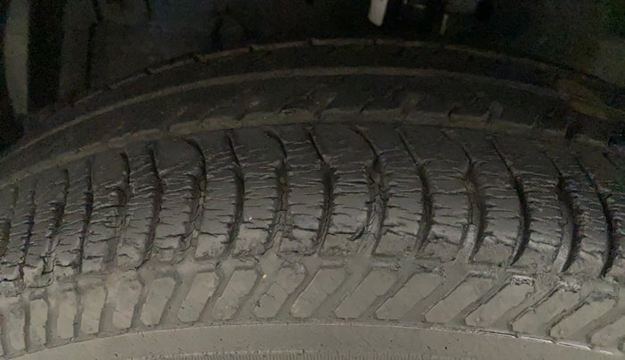 2012 Maruti Swift VXI, Petrol, Manual, 15,045 km, Left Front Tyre Tread