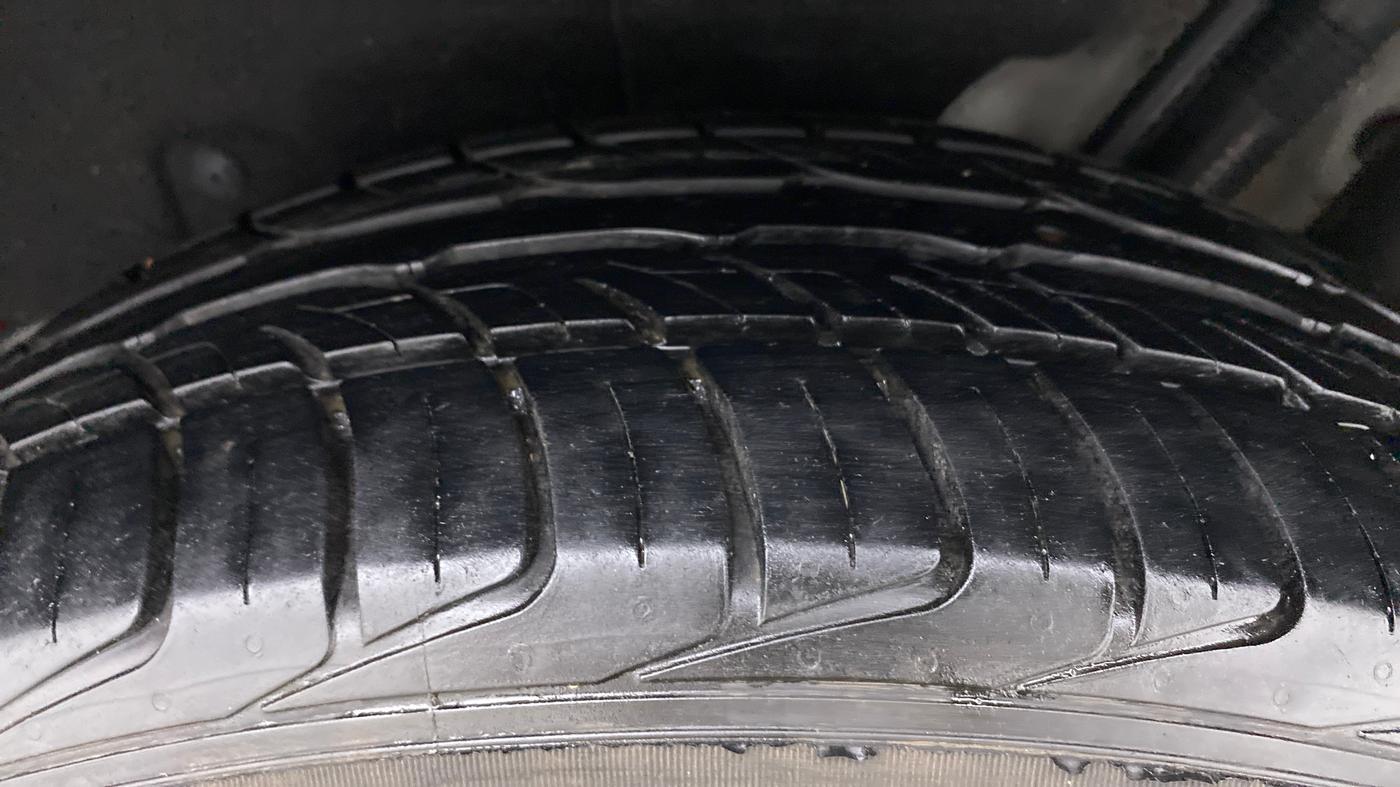 2021 Mahindra MARAZZO M2 8 STR, Diesel, Manual, 20,571 km, Left Rear Tyre Tread