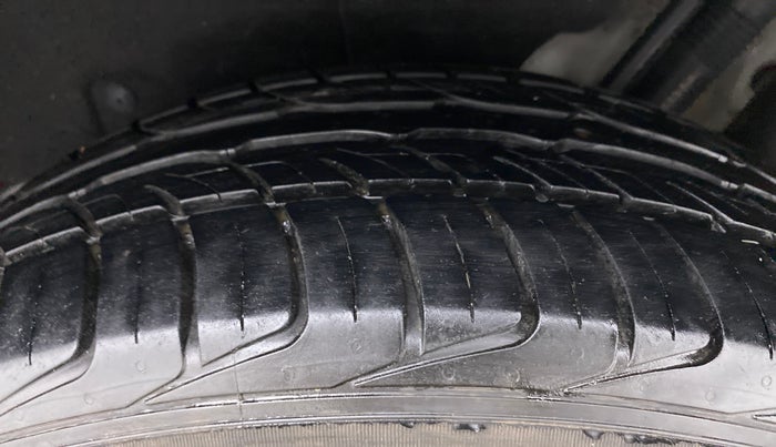2021 Mahindra MARAZZO M2 8 STR, Diesel, Manual, 20,571 km, Left Rear Tyre Tread