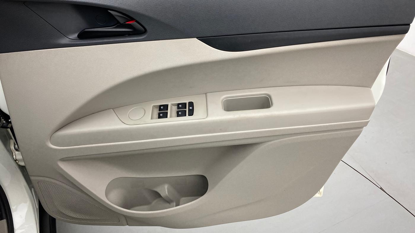 2021 Mahindra MARAZZO M2 8 STR, Diesel, Manual, 20,571 km, Driver Side Door Panels Control