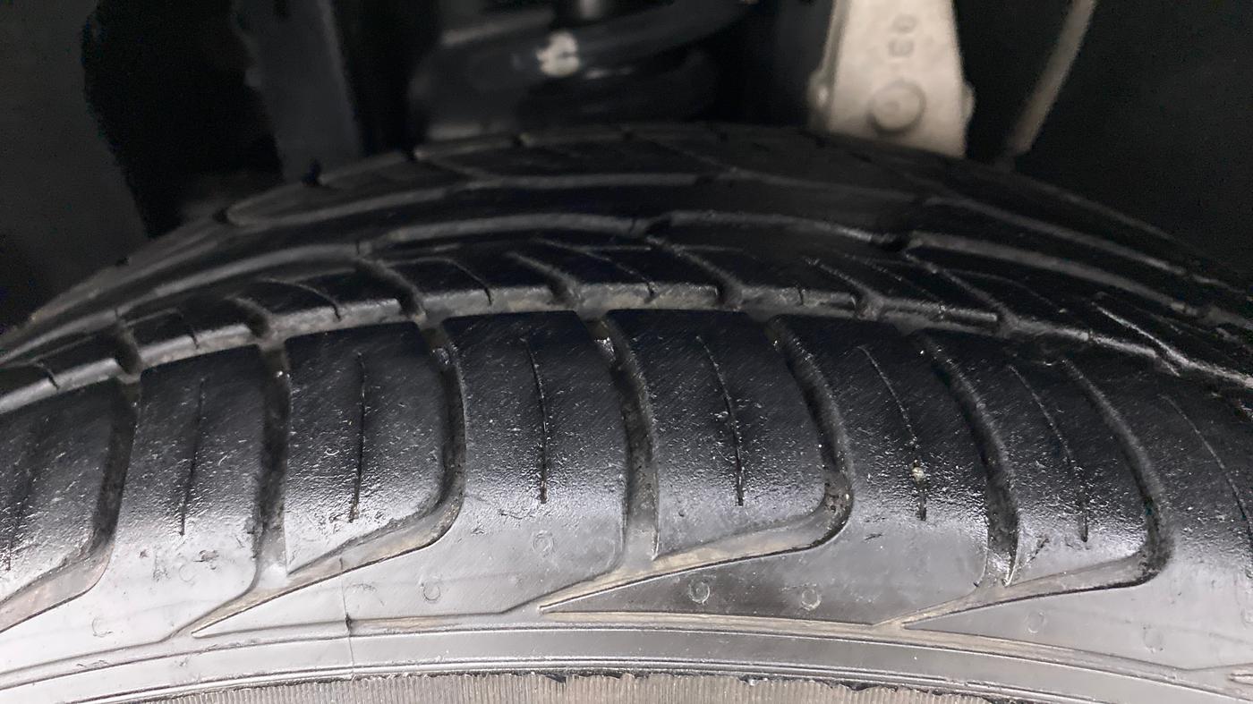 2021 Mahindra MARAZZO M2 8 STR, Diesel, Manual, 20,571 km, Left Front Tyre Tread
