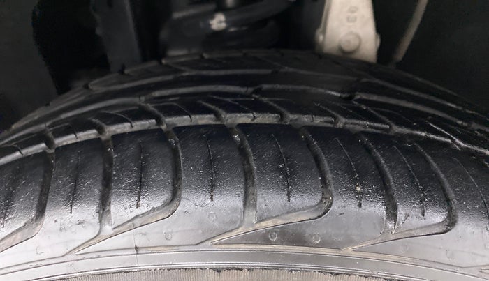 2021 Mahindra MARAZZO M2 8 STR, Diesel, Manual, 20,571 km, Left Front Tyre Tread