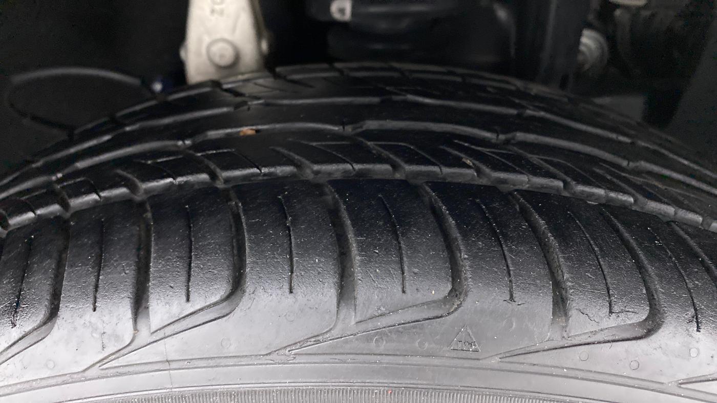 2021 Mahindra MARAZZO M2 8 STR, Diesel, Manual, 20,571 km, Right Front Tyre Tread