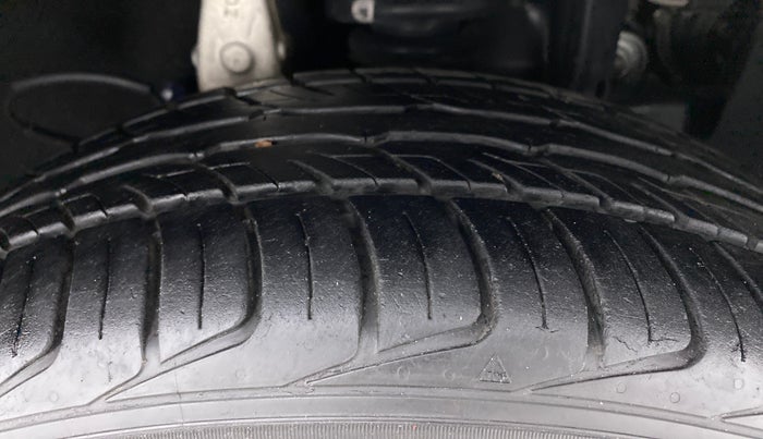 2021 Mahindra MARAZZO M2 8 STR, Diesel, Manual, 20,571 km, Right Front Tyre Tread