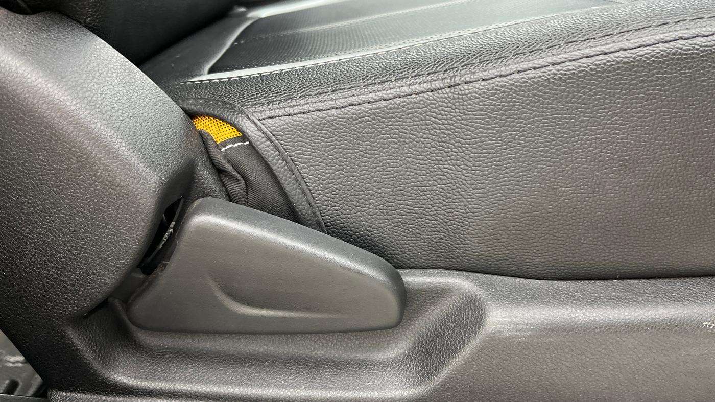 2025 Renault Kwid CLIMBER 1.0 AMT Dual Tone , Petrol, Automatic, 6,290 km, Driver Side Adjustment Panel