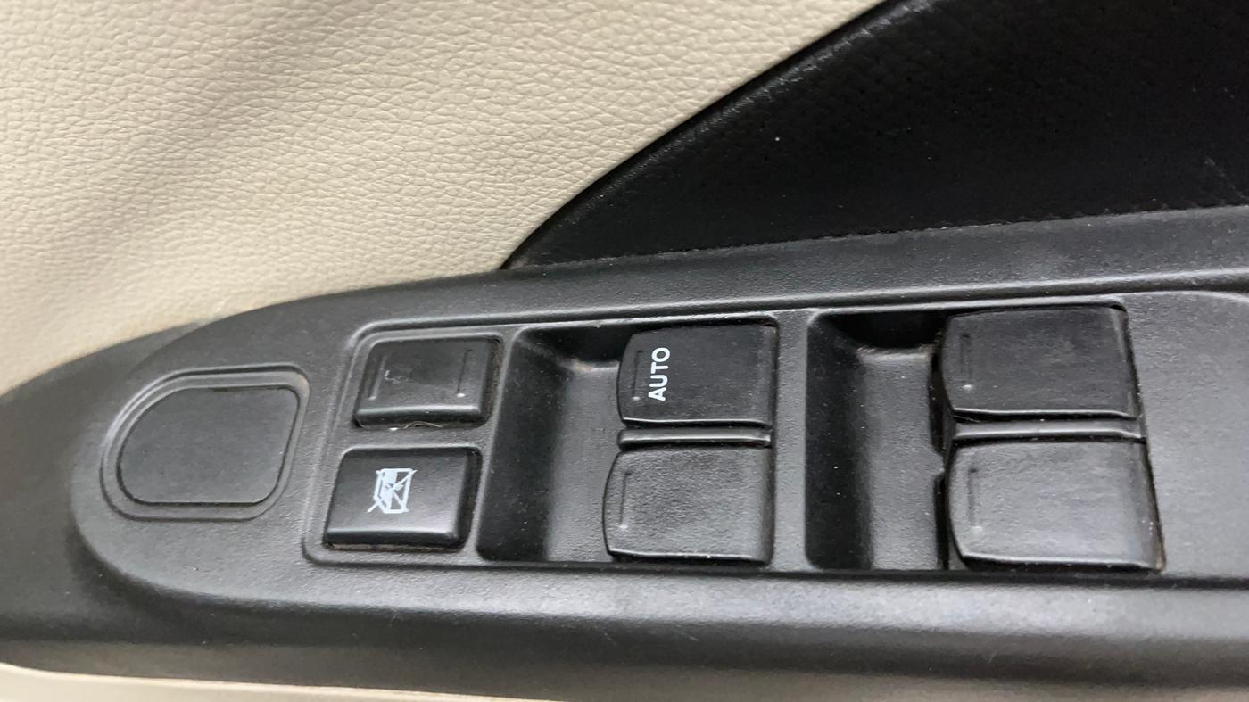 2014 Maruti Celerio VXI AMT, Petrol, Automatic, 54,412 km, Driver Side Door Panels Control