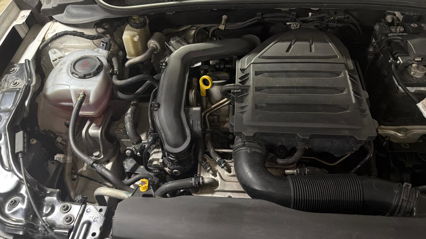 2022 Volkswagen VIRTUS TOPLINE TSI 1.0 AT, Petrol, Automatic, 67,213 km, Engine View - Right