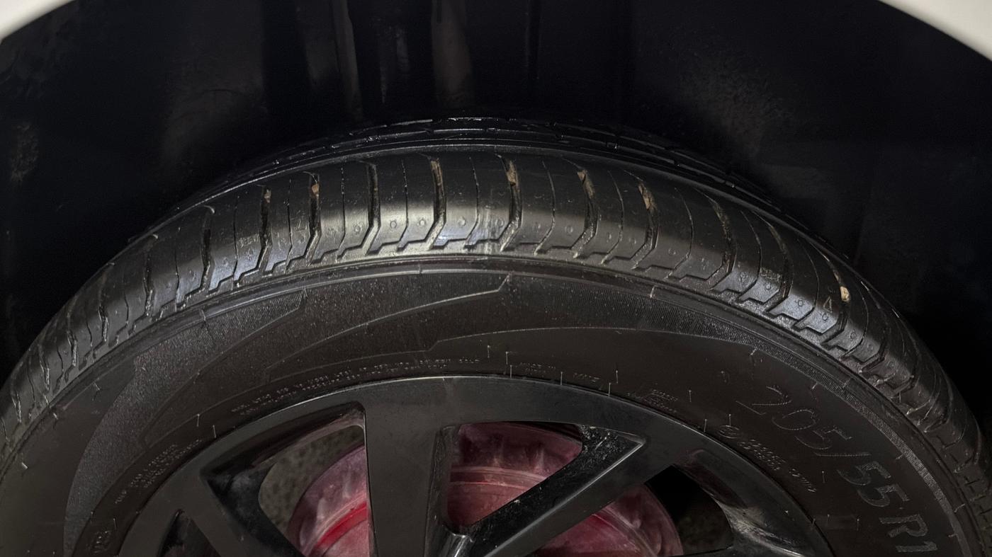 2022 Volkswagen VIRTUS TOPLINE TSI 1.0 AT, Petrol, Automatic, 67,213 km, Right Rear Tyre Tread