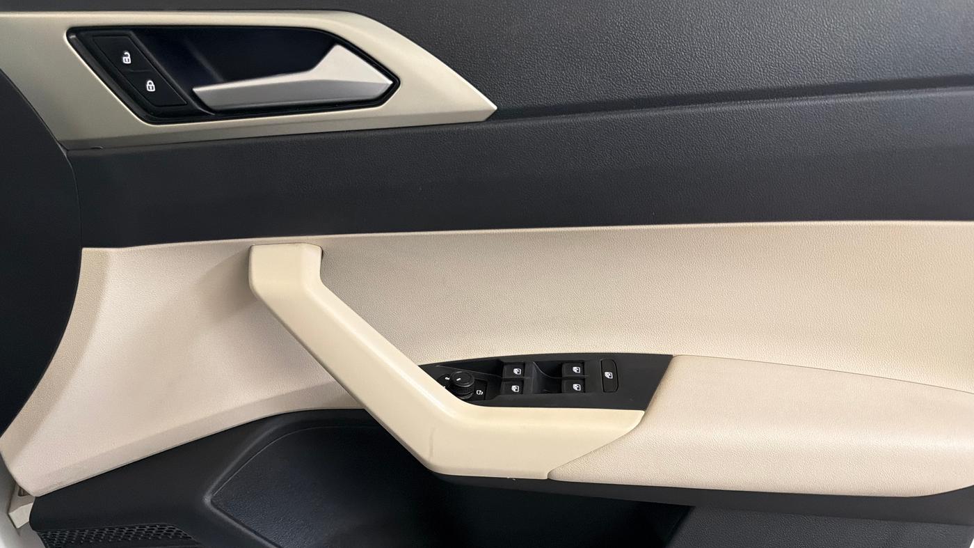 2022 Volkswagen VIRTUS TOPLINE TSI 1.0 AT, Petrol, Automatic, 67,213 km, Driver Side Door Panels Control