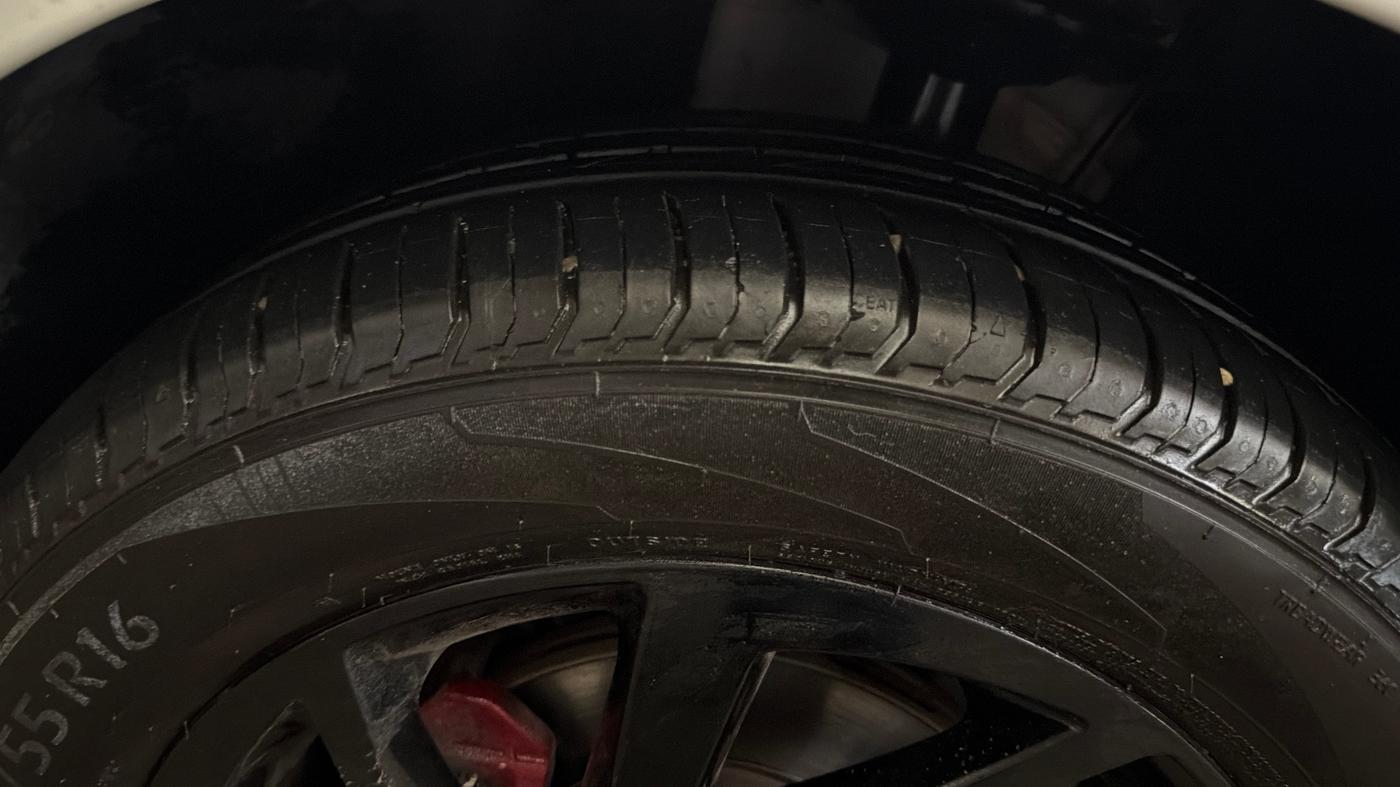 2022 Volkswagen VIRTUS TOPLINE TSI 1.0 AT, Petrol, Automatic, 67,213 km, Left Front Tyre Tread
