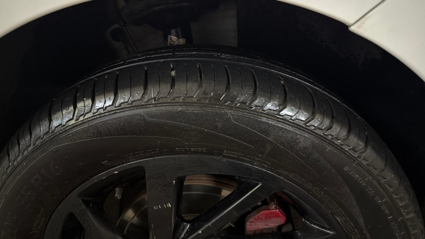 2022 Volkswagen VIRTUS TOPLINE TSI 1.0 AT, Petrol, Automatic, 67,213 km, Right Front Tyre Tread
