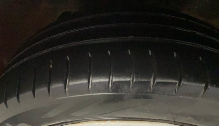 2016 Maruti Alto K10 VXI AMT, Petrol, Automatic, 72,804 km, Right Front Tyre Tread