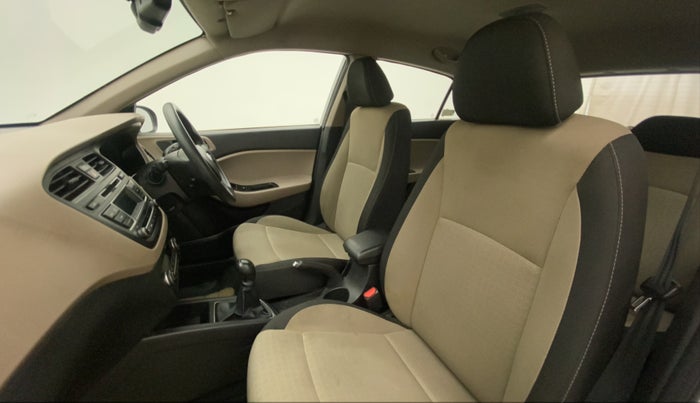 2015 Hyundai Elite i20 SPORTZ 1.2 (O), Petrol, Manual, 77,613 km, Right Side Front Door Cabin
